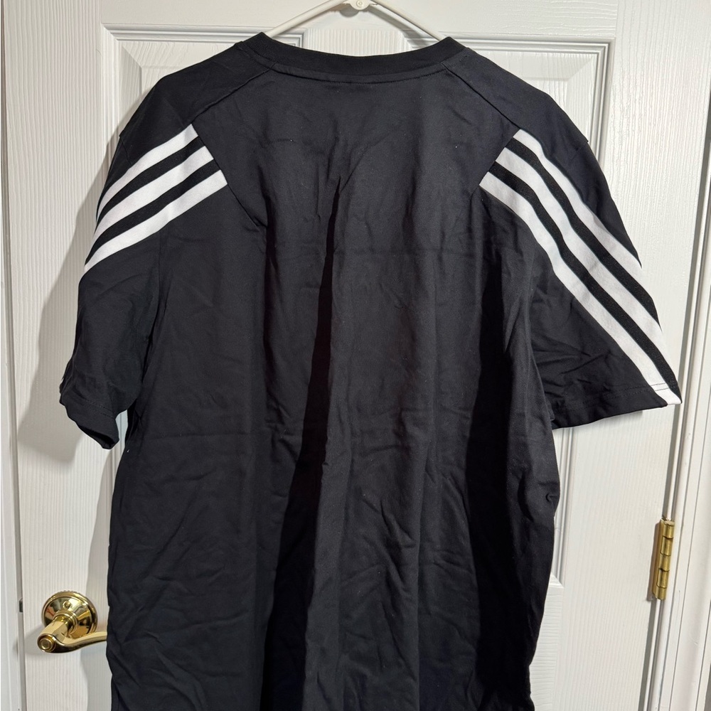 NWT - Men’s Adidas t-shirt - Picture 5 of 5